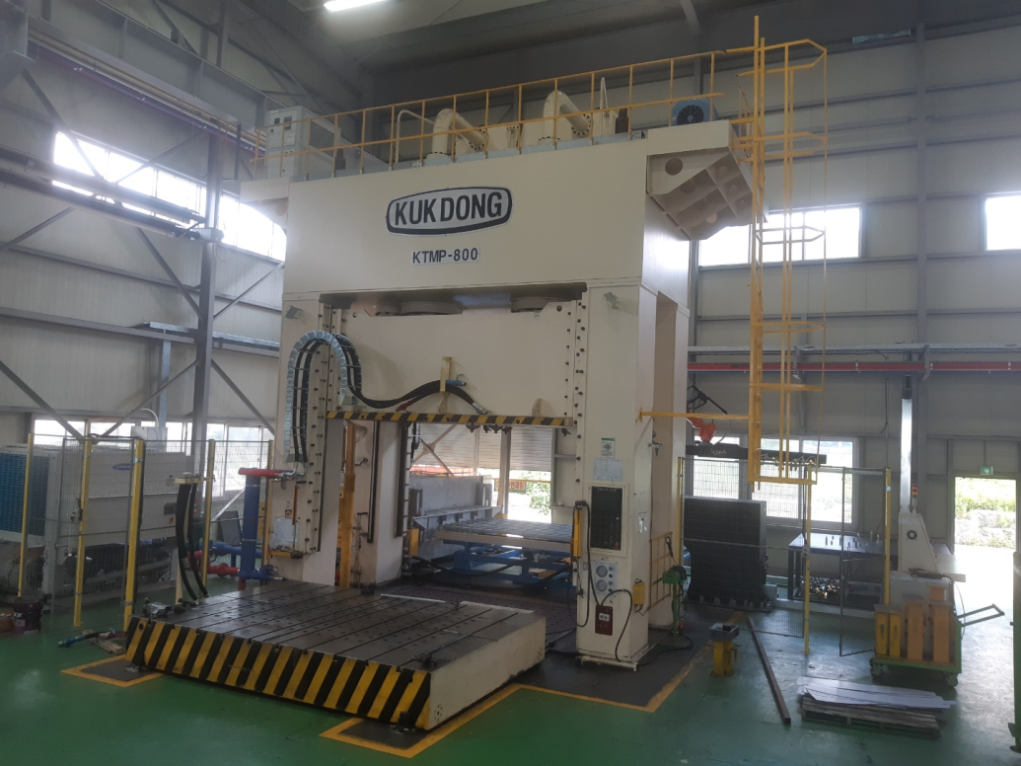 1.800톤 유압 프레스